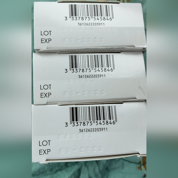 La Roche-Posay 30 SPF Face Moisturizer 3 pack - Picture 5 of 6